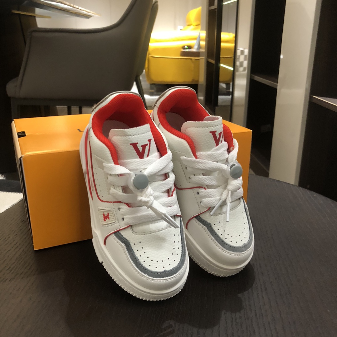Children's shoes child